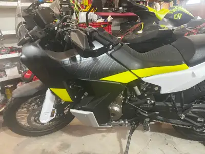 Selling my 2023 Husqvarna Norden 901. virtually BRAND new. 990KM on it. did one ride Beautiful bike,...