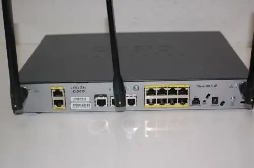 Cisco 890 series 891W 891-W wireless router in Networking in City of Toronto - Image 3
