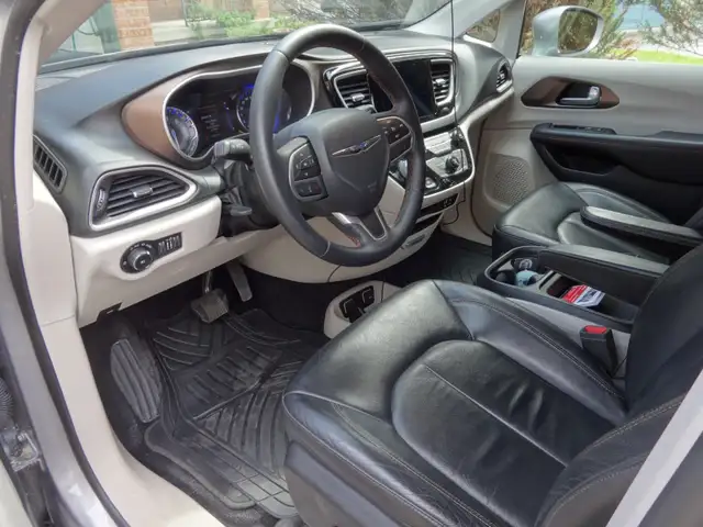 2017 Chrysler Pacifica Touring L 101550Km in excellent condition in Cars & Trucks in Markham / York Region - Image 7