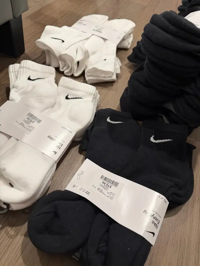 Nike Socks in Other in Kitchener / Waterloo - Image 5