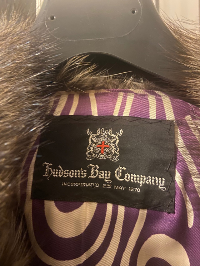 Fur/leather coat dans Femmes - Hauts et vêtements d'extérieur  à Saskatoon