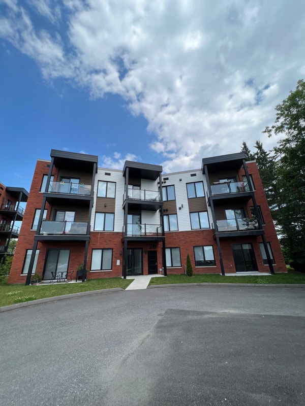 Magnifique 3 1/2 sur le bord de la rivière Locations longue durée