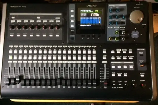 Tascam DP-24SD Multitrack Recording Unit in Pro Audio & Recording Equipment in Kawartha Lakes - Image 2