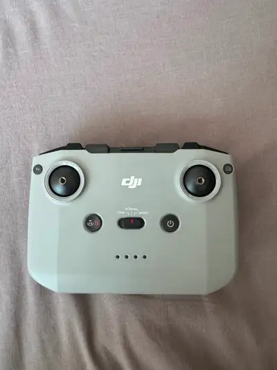 Télécommande DJI RC-N1, provenant d’un Dji mini 3. Mais compatible avec plusieurs autres drones DJI....