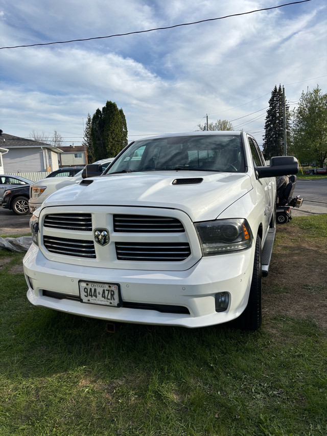 2015 Ram 1500 4x4 quad cab sport loaded, white int. & black ext. in Cars & Trucks in Sudbury