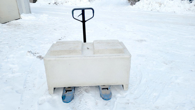 Jack Blocks 2x2x4 movable with pallet hand truck / pallet jack! in Other Business & Industrial in Vancouver - Image 2