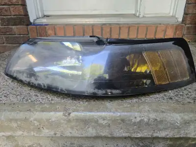 Ford mustang Headlight Mustang 1999-2004. In good shape. No Damages. Asking $50 . Pickup in Orleans