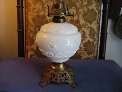 VINTAGE MILK GLASS QUEEN MARY KEROSENE LAMP-COLLECTIBLE & RARE!, View more