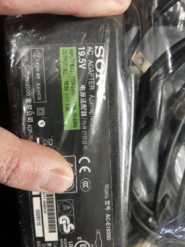 Sony ac adapter output 19.5 V 3.9 A in General Electronics in Trenton