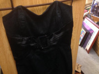 SMALL STRAPLESS BLACK DRESS