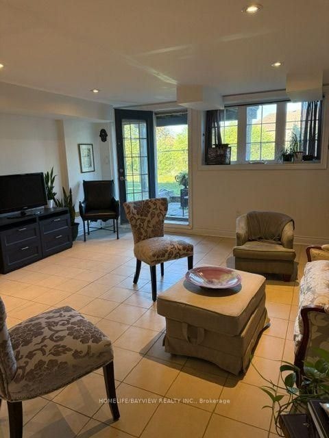 Beautiful 2 Bedroom Walk out Basement in Thornhill for Rent !! 4