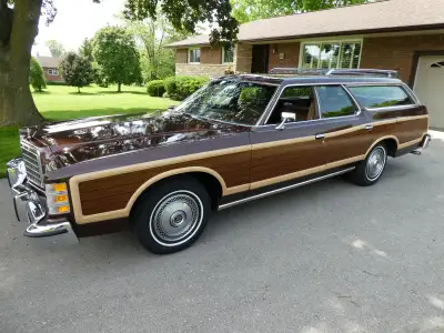 Original paint, low km. time capsule. Zero rust anywhere. Photos don't do the car justice. Only 4200...