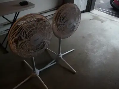 2 VENTILATEURS sur pied $15. / 2 floor fans for $15., View more