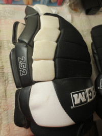 CCM 252 Senior Hockey gloves 15 inches, like new, dirty
