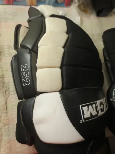 CCM 252 Senior Hockey gloves 15 inches, like new, dirty, View more