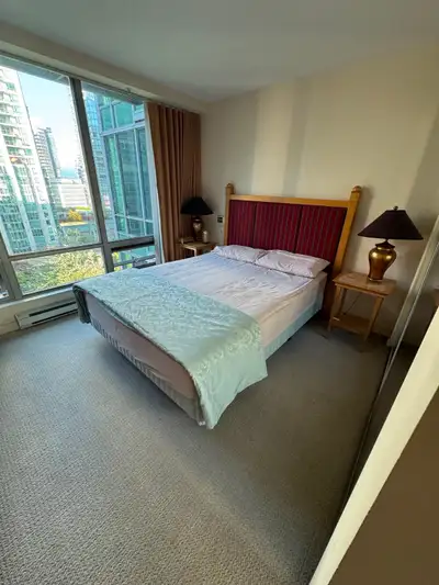 Great building & location - one block from Robson Street restaurants & shops, Coal Harbour, walking...