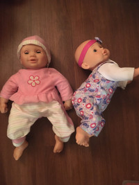 2 x dolls
