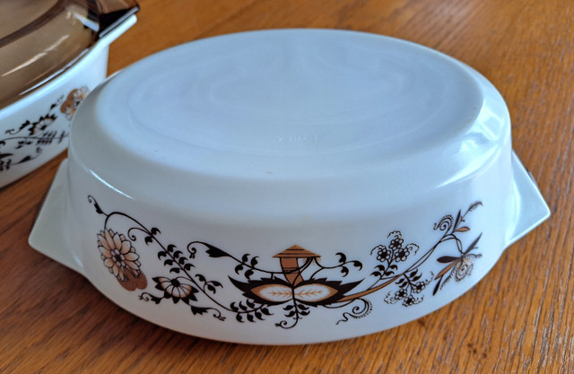 2 Vintage England JAJ Pyrex Floral Vine Oval Casseroles w/Lids in Kitchen & Dining Wares in Kitchener / Waterloo - Image 4