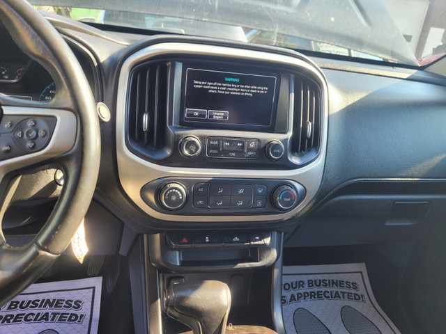 2018 GMC canyon V6 SLE dark blue pickup with covered box in Cars & Trucks in City of Toronto - Image 3