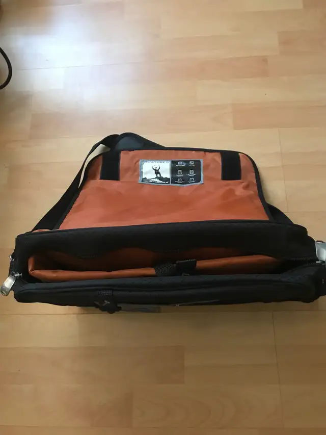 Sac - Malette pour ordinateur High Sierra in Laptop Accessories in Sherbrooke - Image 5