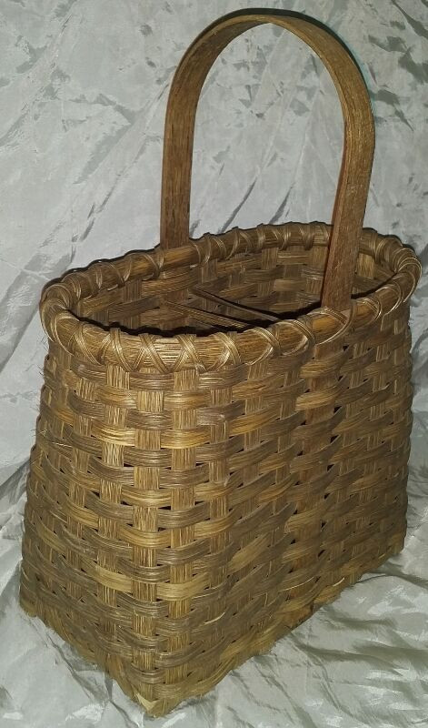 VINTAGE HANDMADE DOVETAILED, WOODEN SPLINT BASKET in Arts & Collectibles in City of Toronto