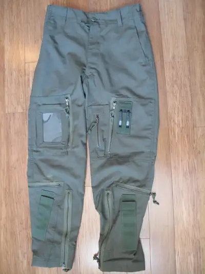 Pantalon de pilote d'avion. Taille 7032., View more