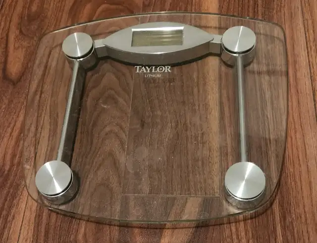 EXCELLENT CONDITION - Precision Chrome & Glass Electronic Scale63611957884675120