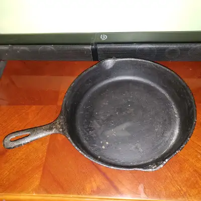 Unmarked Wagner Number 8  Cast Iron Skillet, View more