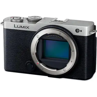 Purchased brand new in May 2025, in like new condition with no scratches/defects on the body. Screen...