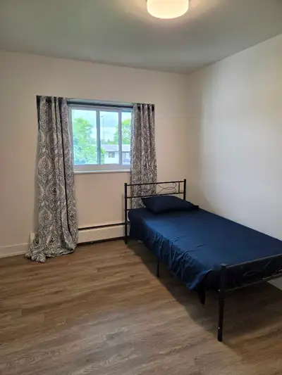 Quiet, Professional. Clean, shared kitchen and bathroom. All inclusive. Wifi Perfect for student. On...