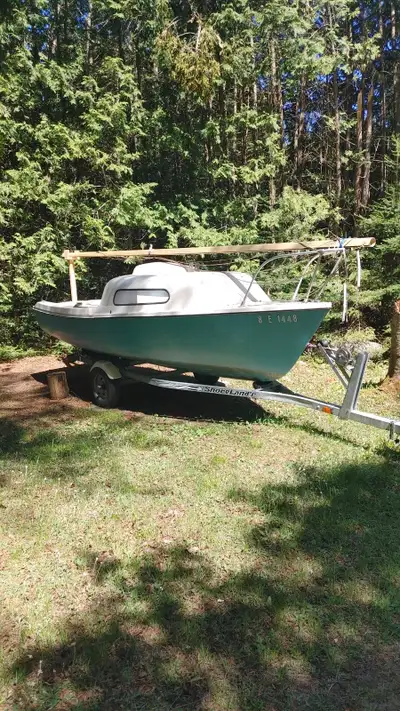 siren 17 sailboat' good working trailer' sails in good shape' boat needs a little tlc