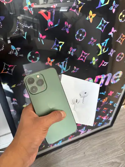 iPhone 13 Pro 256gb 0.5 issue **Airpods/Charger Set/Delivery**, View more