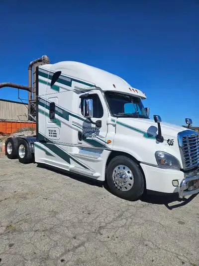 2017 Freightliner Cascadia DD15 505HP Approx 1,600,000 km 12 speed auto transmission Battery powered...