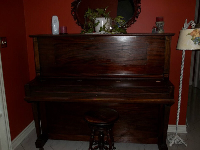 UPRIGHT PIANO in Pianos & Keyboards in Hamilton