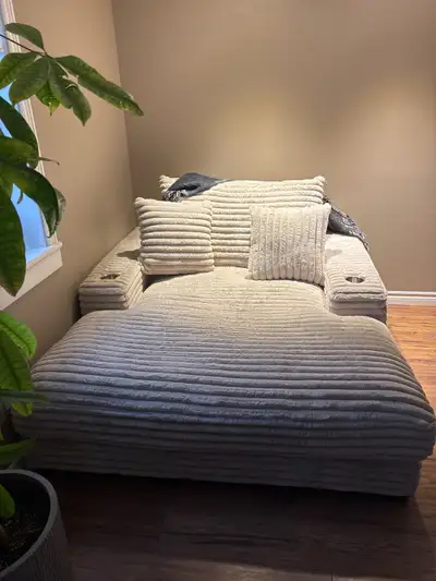 Reading chair beat offer brand new