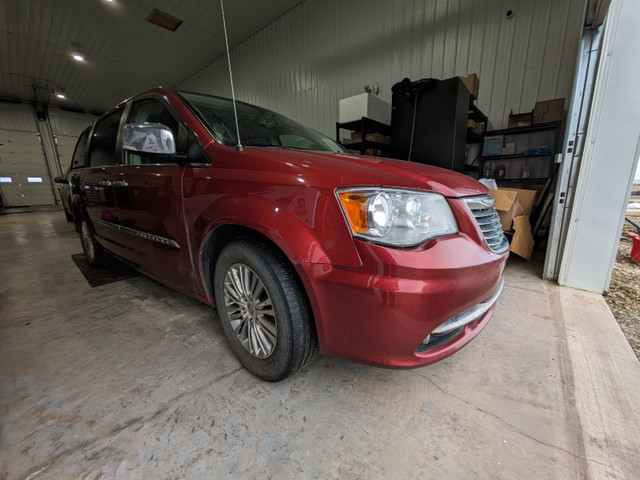 Town & Country Limited Edition 2014 in Cars & Trucks in Grande Prairie