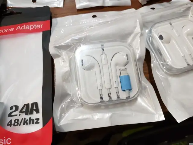 Misc Apple accessories in Cell Phone Accessories in Burnaby/New Westminster - Image 6