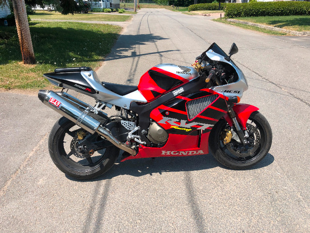 Motocyclette dans Routières sportives  à Laurentides