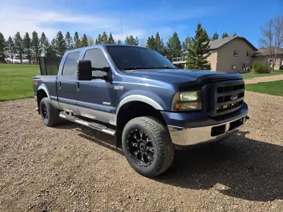 Selling my Ford f350. It's in very nice shape and has low km for the year. Comes with tons of extras...