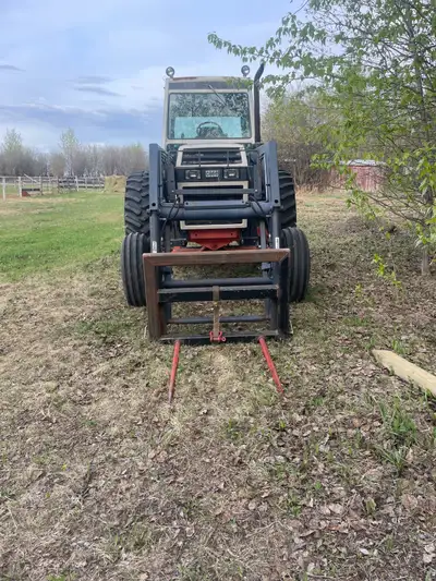 2090 case Bale fork and bucket 7200 hours New alternator and batteries Runs good Baled with it for 2...