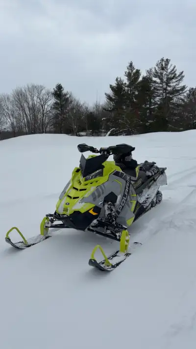 2020 Polaris Assualt 850 144 great mountain/crossover sled that handles great on trails and in deepe...