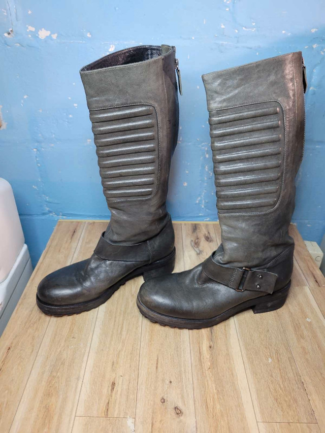 Vic ladies riding boots , made in Italy size 7, padded front and in Women's - Shoes in Windsor Region - Image 4