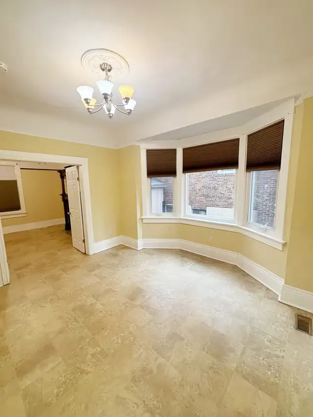 1-Bedroom Main Floor Unit $1680 (Inclu. WIFi)-Victoria park Stn