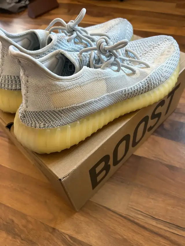 YEEZY 350v2 Cloud White sz13 in Men's Shoes in Cambridge - Image 4