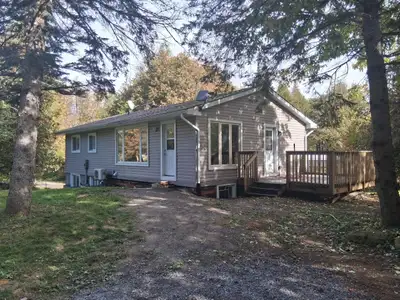Fully Renovated 3-bedroom Apartment in Greely with in-floor heating, laundry and utilities included....