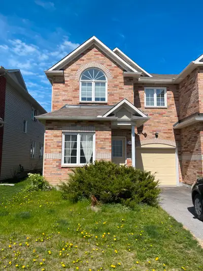 Beautiful 4 bed- 2.5 bath Townhome for rent in Kanata North !