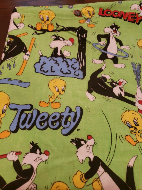 Looney Tunes Sewing Fabric 1990 2meters in Hobbies & Crafts in Calgary - Image 3