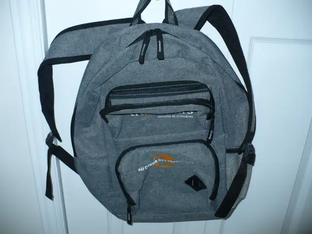 Sac de voyage, sac fourre-tout, sac à main, sac à dos in Women's - Bags & Wallets in St-Georges-de-Beauce - Image 9