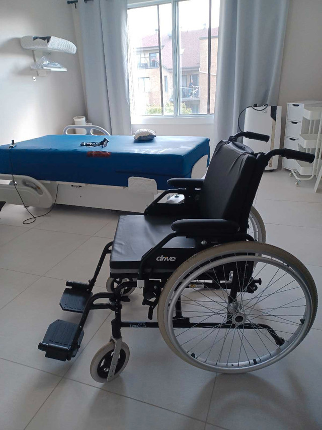 Fauteuil roulant ultra léger Lynx dans Santé et besoins spéciaux  à Laval/Rive Nord - Image 2
