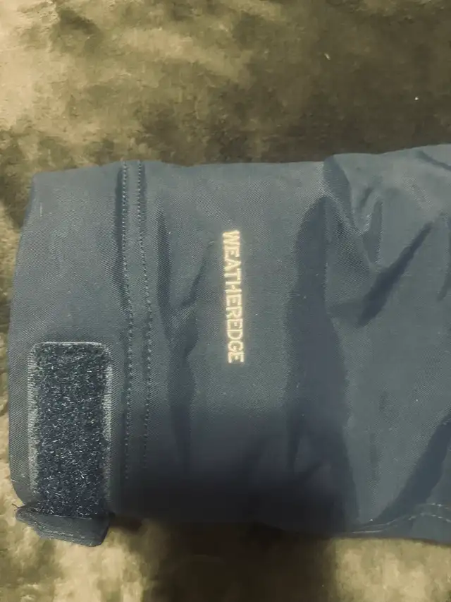 Eddie Bauer Men's Winter Parka Jacket in Other in Calgary - Image 7